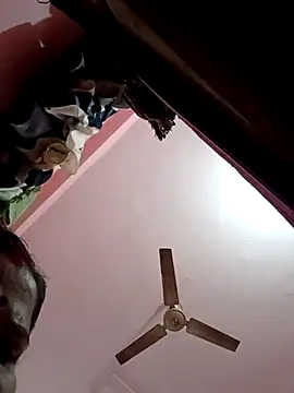 Snapshot of Hott_locky chatting on 10/29/25, 05:45 Hott locky online show from 10/29/25, 05:45