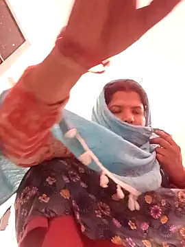 Snapshot of Hott_locky chatting on 12/16/25, 04:17 Hott locky online show from 12/16/25, 04:17