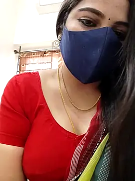Snapshot of hottamil_honey_couples chatting on 10/13/25, 04:14 hottamil honey couples online show from 10/13/25, 04:14