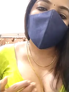 Snapshot of hottamil_honey_couples chatting on 10/16/25, 10:18 hottamil honey couples online show from 10/16/25, 10:18