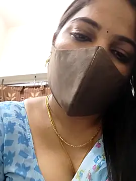 Snapshot of hottamil_honey_couples chatting on 10/01/25, 10:57 hottamil honey couples online show from 10/01/25, 10:57