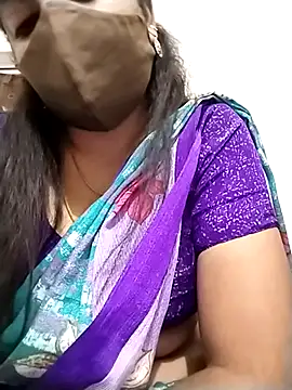 Snapshot of hottamil_honey_couples chatting on 09/26/25, 09:10 hottamil honey couples online show from 09/26/25, 09:10