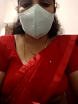 Snapshot of hottamil_honey_couples chatting on 09/20/25, 08:41 hottamil honey couples online show from 09/20/25, 08:41