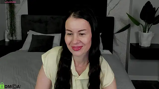 Snapshot of Stella_Leon chatting on 10/13/25, 01:07 Stella Leon online show from 10/13/25, 01:07