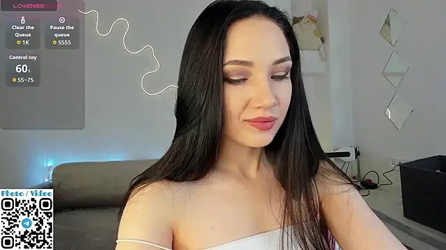 Helen Spark online show from 11/01/25, 01:56