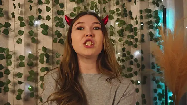 Snapshot of cheeky_cherry_juice chatting on 11/01/25, 01:27 cheeky cherry juice online show from 11/01/25, 01:27