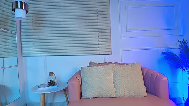 alessia moon1 online show from 10/23/25, 01:10