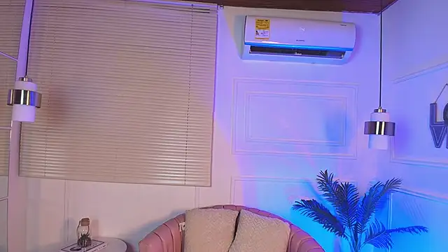 alessia moon1 online show from 11/04/25, 12:53