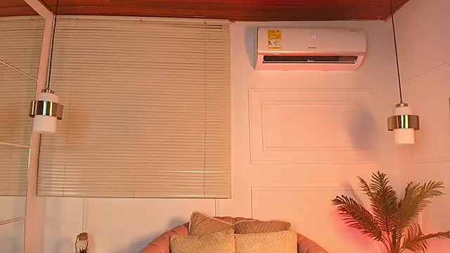 alessia moon1 online show from 10/24/25, 12:59