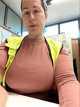 bichota85 online show from 04/20/26, 10:07