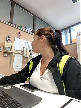 bichota85 online show from 10/03/25, 10:39