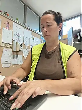bichota85 online show from 06/15/26, 10:04