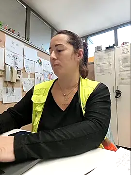 bichota85 online show from 11/25/25, 11:43