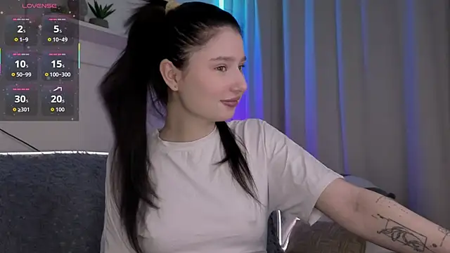  Lua   online show from 04/23/26, 05:25