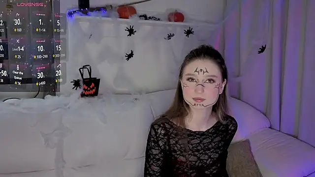  Lua   online show from 10/28/25, 07:02