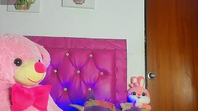 Snapshot of dahiiangomezz chatting on 10/03/25, 08:27 dahiiangomezz online show from 10/03/25, 08:27