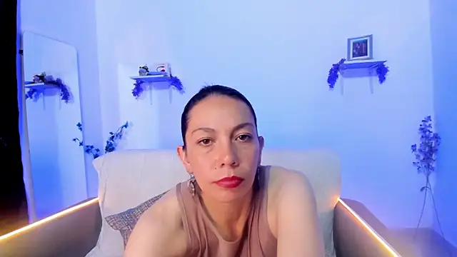 Snapshot of karlaaa__ chatting on 10/11/25, 03:13 karlaaa online show from 10/11/25, 03:13