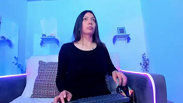 karlaaa   online show from 11/27/25, 02:39