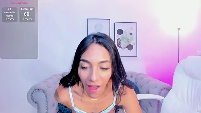 miavegas1 online show from 10/06/25, 01:18