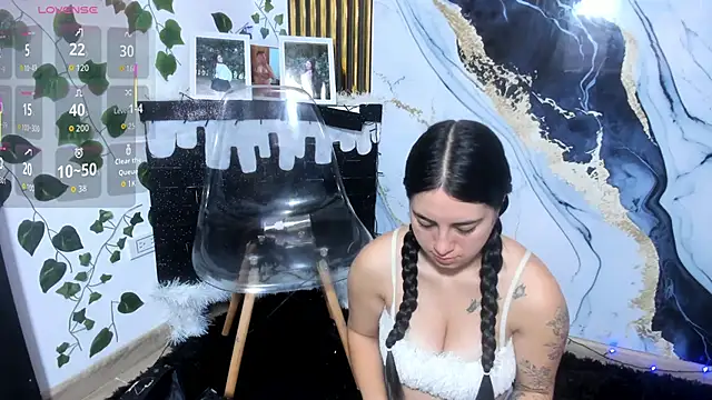 brittanyy20 online show from 01/17/26, 09:35