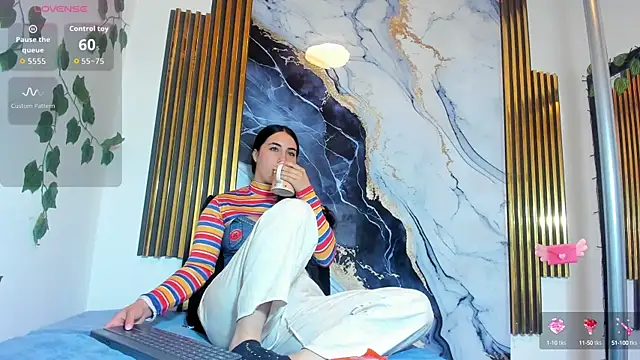brittanyy20 online show from 10/15/25, 09:39