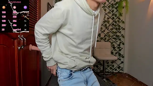 Snapshot of bellmontneon chatting on 11/18/25, 11:35 bellmontneon online show from 11/18/25, 11:35