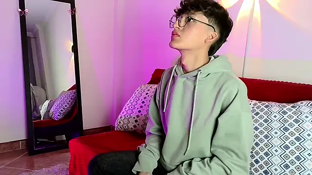 Snapshot of bellmontneon chatting on 10/06/25, 11:11 bellmontneon online show from 10/06/25, 11:11