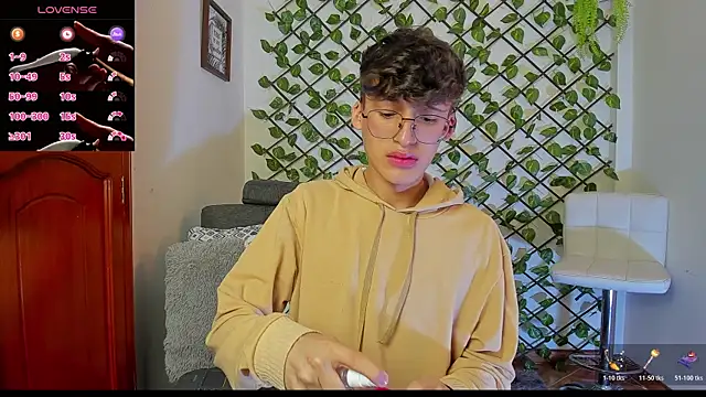 Snapshot of bellmontneon chatting on 11/20/25, 11:33 bellmontneon online show from 11/20/25, 11:33