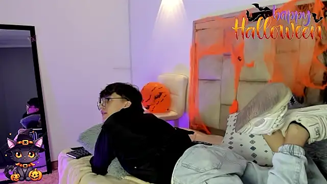 Snapshot of bellmontneon chatting on 10/20/25, 11:44 bellmontneon online show from 10/20/25, 11:44