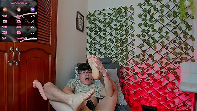 Snapshot of bellmontneon chatting on 12/05/25, 11:42 bellmontneon online show from 12/05/25, 11:42