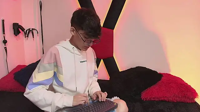 Snapshot of bellmontneon chatting on 11/10/25, 11:26 bellmontneon online show from 11/10/25, 11:26