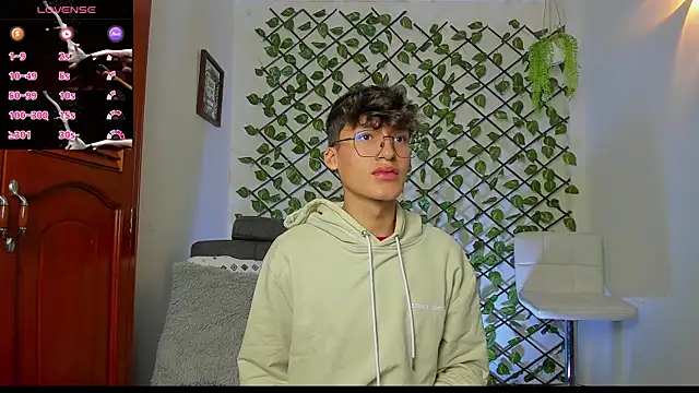 Snapshot of bellmontneon chatting on 11/26/25, 11:10 bellmontneon online show from 11/26/25, 11:10