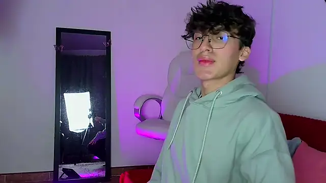 Snapshot of bellmontneon chatting on 10/02/25, 11:13 bellmontneon online show from 10/02/25, 11:13