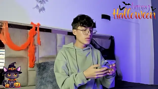 Snapshot of bellmontneon chatting on 10/30/25, 11:19 bellmontneon online show from 10/30/25, 11:19