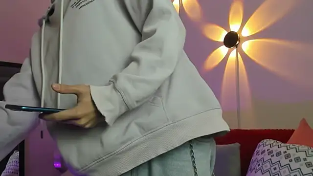 Snapshot of bellmontneon chatting on 09/22/25, 11:16 bellmontneon online show from 09/22/25, 11:16