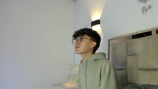 Snapshot of bellmontneon chatting on 10/13/25, 11:34 bellmontneon online show from 10/13/25, 11:34