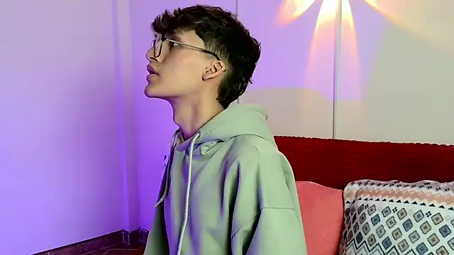 Snapshot of bellmontneon chatting on 10/16/25, 02:25 bellmontneon online show from 10/16/25, 02:25