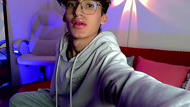 Snapshot of bellmontneon chatting on 09/29/25, 11:27 bellmontneon online show from 09/29/25, 11:27