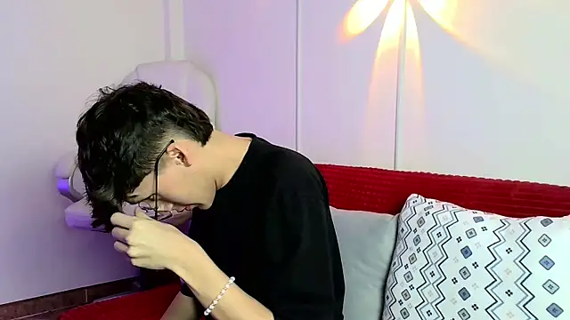 Snapshot of bellmontneon chatting on 10/15/25, 11:18 bellmontneon online show from 10/15/25, 11:18