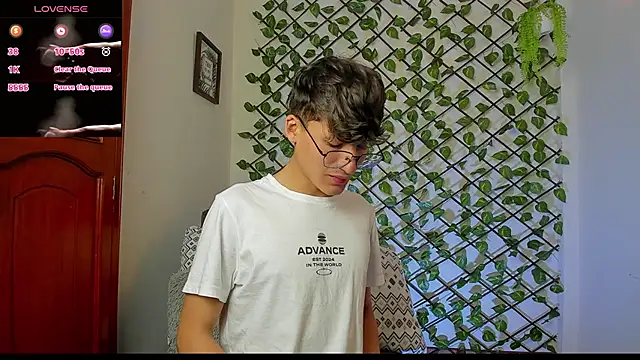 Snapshot of bellmontneon chatting on 11/24/25, 11:21 bellmontneon online show from 11/24/25, 11:21