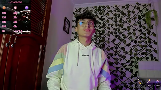 Snapshot of bellmontneon chatting on 12/15/25, 12:11 bellmontneon online show from 12/15/25, 12:11