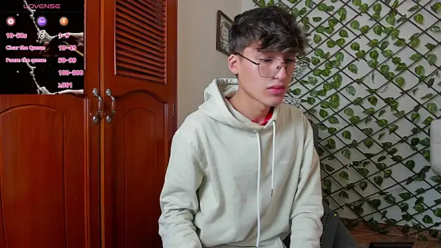 Snapshot of bellmontneon chatting on 12/02/25, 11:12 bellmontneon online show from 12/02/25, 11:12