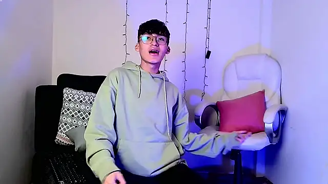 Snapshot of bellmontneon chatting on 11/04/25, 11:14 bellmontneon online show from 11/04/25, 11:14