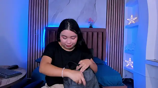 LunaWiill  online show from 10/30/25, 12:25