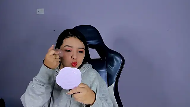 LunaWiill  online show from 12/05/25, 12:15