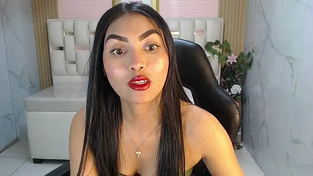 lissandra s online show from 11/18/25, 08:34