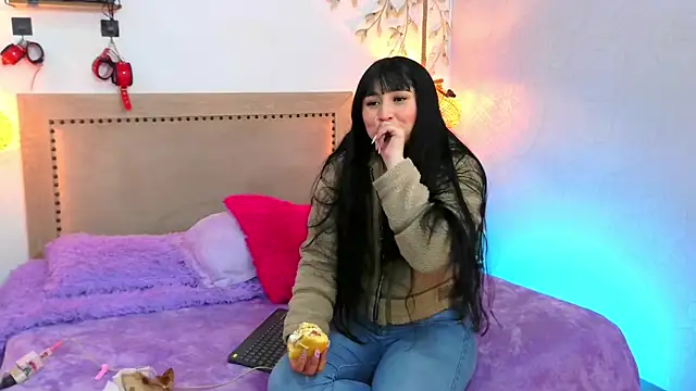 Snapshot of Daphnee-x chatting on 10/04/25, 11:56 Daphnee-x online show from 10/04/25, 11:56