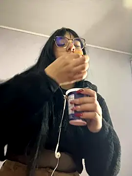 Snapshot of Daphnee-x chatting on 12/05/25, 11:31 Daphnee-x online show from 12/05/25, 11:31