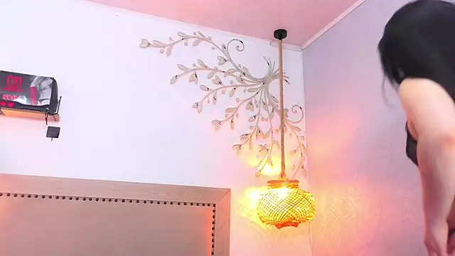 Snapshot of Daphnee-x chatting on 11/21/25, 11:20 Daphnee-x online show from 11/21/25, 11:20