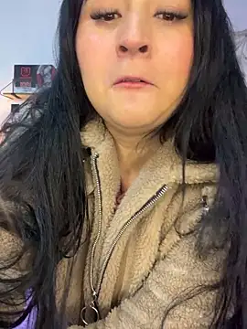 Snapshot of Daphnee-x chatting on 11/11/25, 11:38 Daphnee-x online show from 11/11/25, 11:38